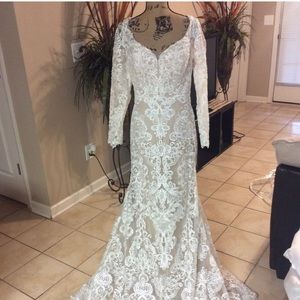 Ivory Lace Long sleeve Bridal Gown